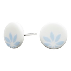 Hvide porcelæn øreringe med blå blomst - 30990100900
